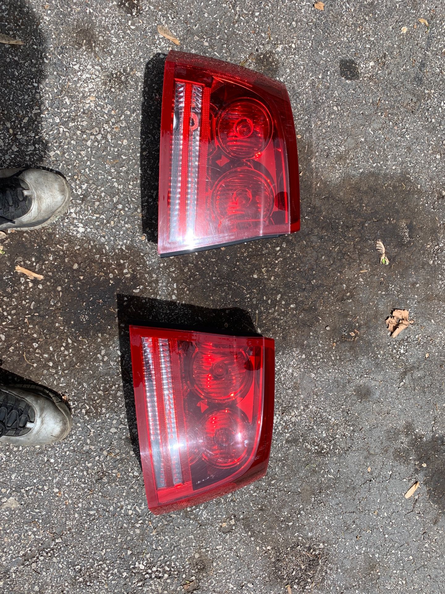 06-10 charger rear taillights