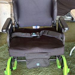 Quick Iris Tilt in Transport Chair (Green)
