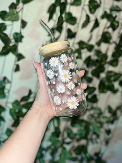 Flower Daises 16oz Glass Cup with Straw, Lid, and Straw Cleaner! 