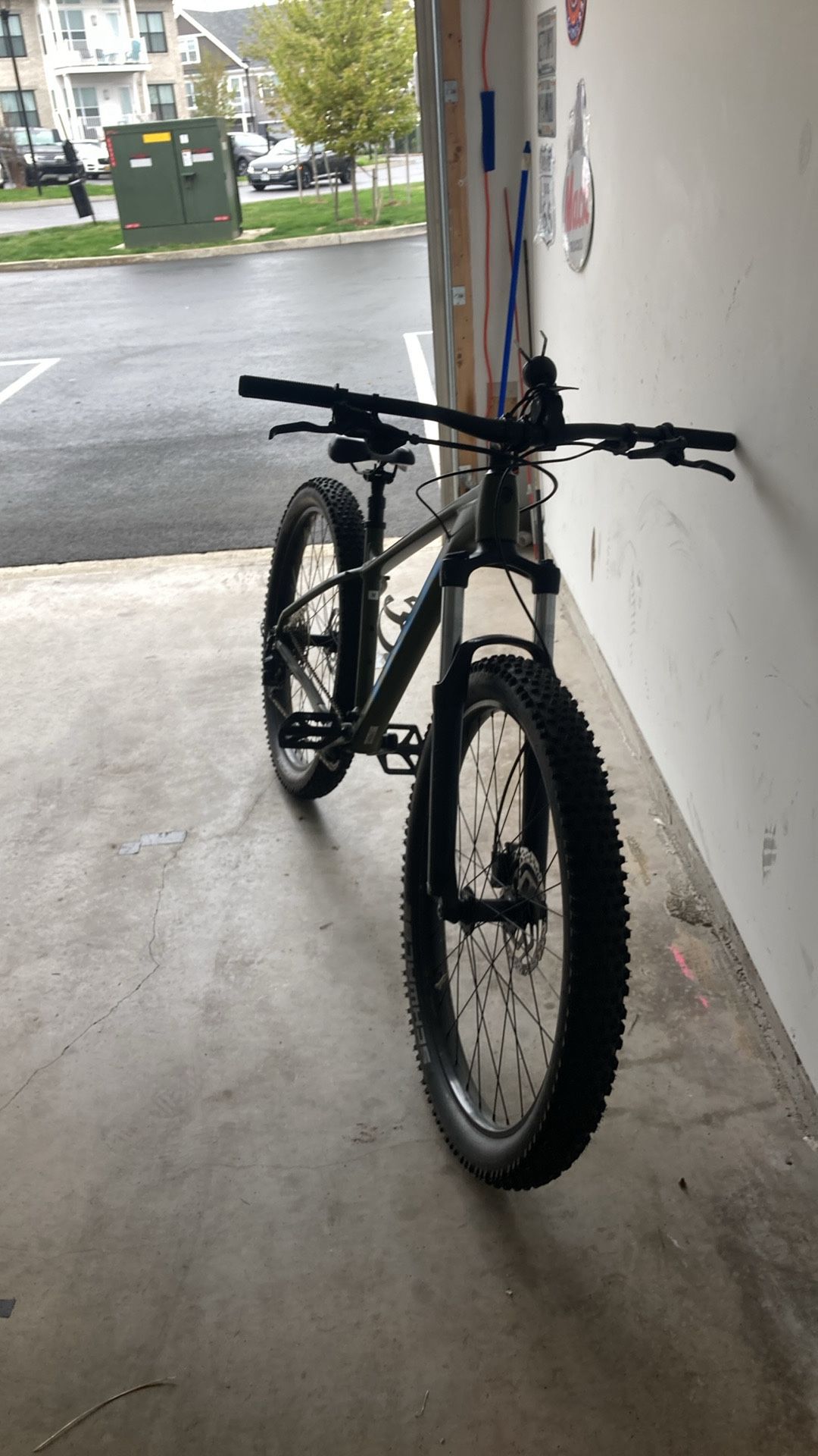 Roscoe 6 (27.5) M (Negotiable)