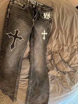 Woman’s zumiez cross pants