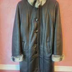 Woman Leather / Sheep Lining Black Winter Coat / Jacket - Like New, Size M