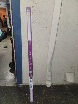 PHILLIPS InstantFit T12 LED Replacement