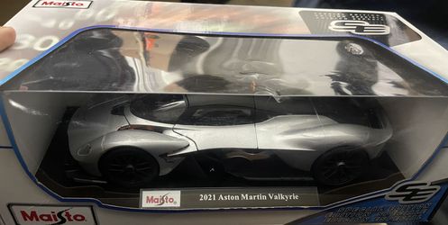 The item is a Maisto Special Edition 1:18 scale diecast model of an Aston Martin Valkyrie.