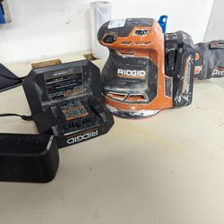 Ridgid Sander With Battery And Charger 
