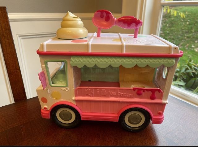 Num-Nom’s Ice Cream Truck