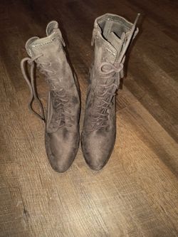 D Brand Women's size 8 gray lace-up 4" heels