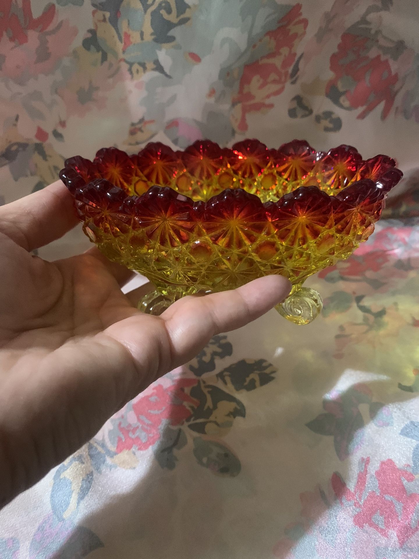 LE Smith Daisy Pedestal