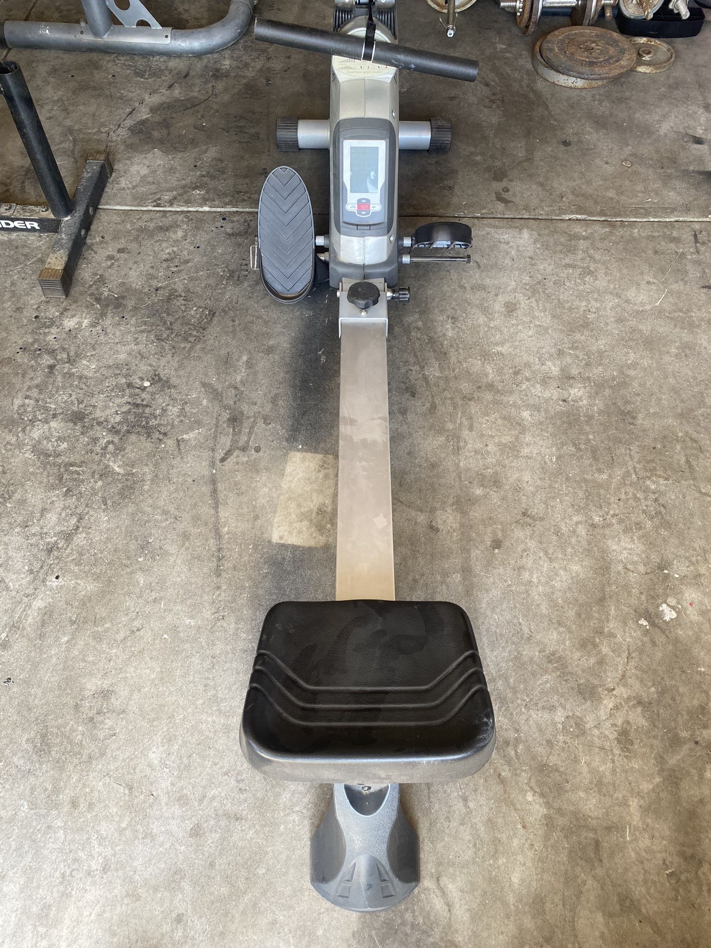 Lifecore R900 Rowing Machine