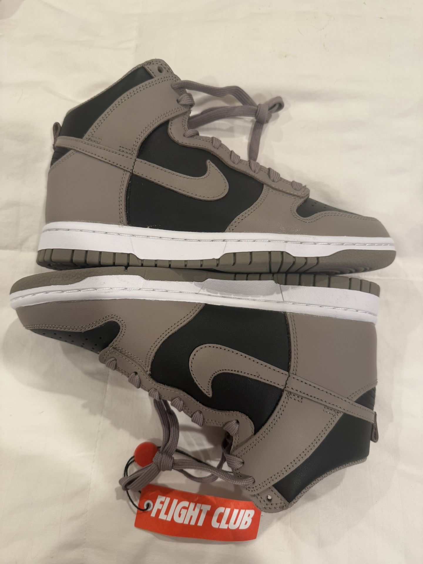 Women’s Dunks - Brand New/Never Worn!