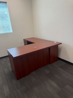 Beautiful L Shaped Desk !!