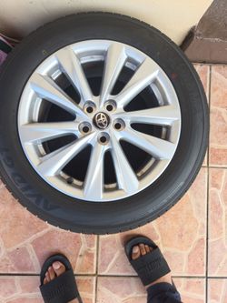 Toyota corolla hatchback & sedan rim tire setup