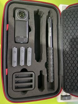 Insta360 X3 Camera Bundle