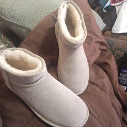 Bearpaw Woman's Boots 