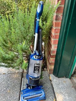 FREE for parts -SHARK LIftaway upright vacuum cleaner