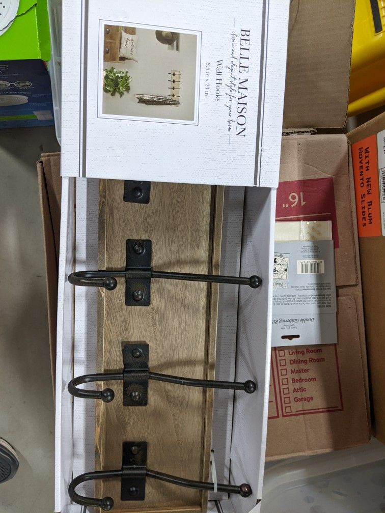 Wall Plaque With Hooks