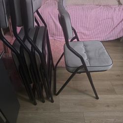 💺 Set of 4 Gray Padded Folding Chairs – Like New
