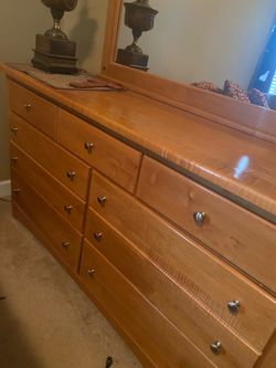 Downsizing – Solid Wood Vaughan of Virginia Dresser With Mirror and Deep Drawer Chest