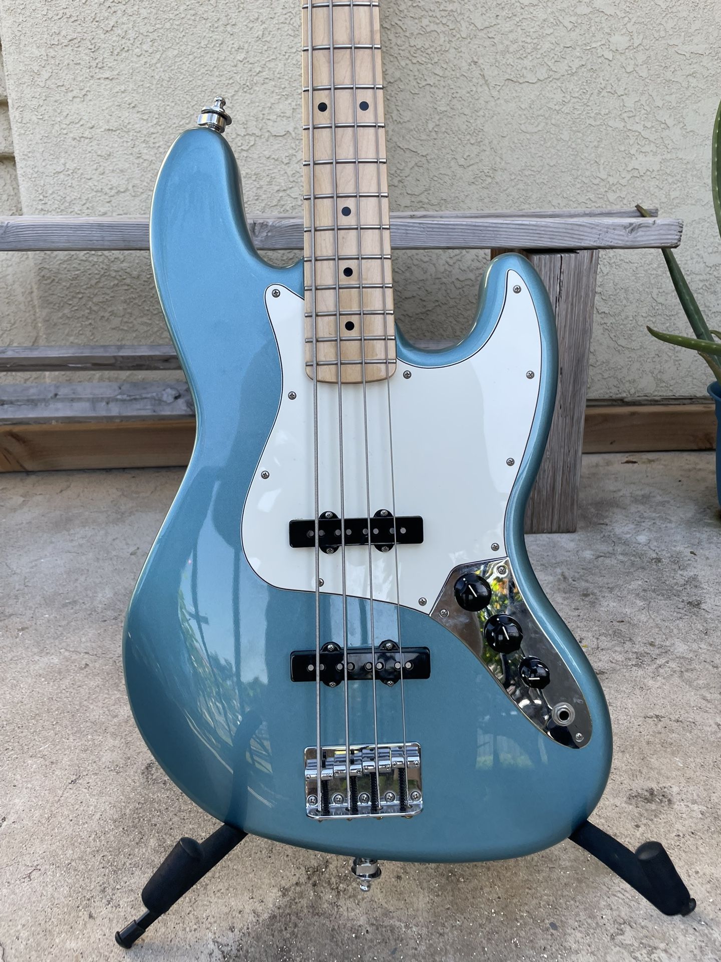 Like New Fender Jazz Bass For Sale