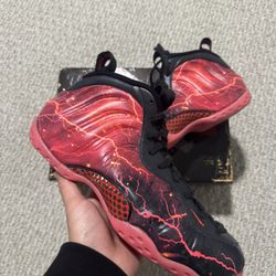Nike Foamposite Stranger Things Size 9.5 & 10