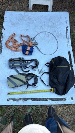 Tree climbing gear with carrying bag