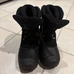 Men’s size 9 leather upper tie laces black snow boots. 3m Thinsulate Great condition
