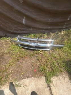Front chrome grill Chevy Silverado bubble eye 2002/ parts