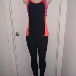 New Women's 2 Piece Set Size Available In Size S/M And L/XL