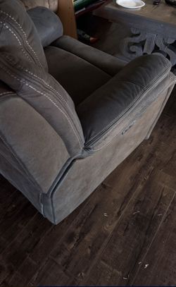 Rocking Couch, Doesnt Recline