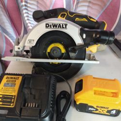 DeWalt 61/2 Skill Saw With Battery Charger And Bag