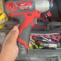 Milwaukee M12 Impact Drill 
