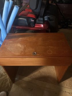 Table/ vanity table with mirror