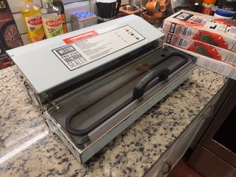Weston Pro-2300 Vacuum Sealer + over 200 bags