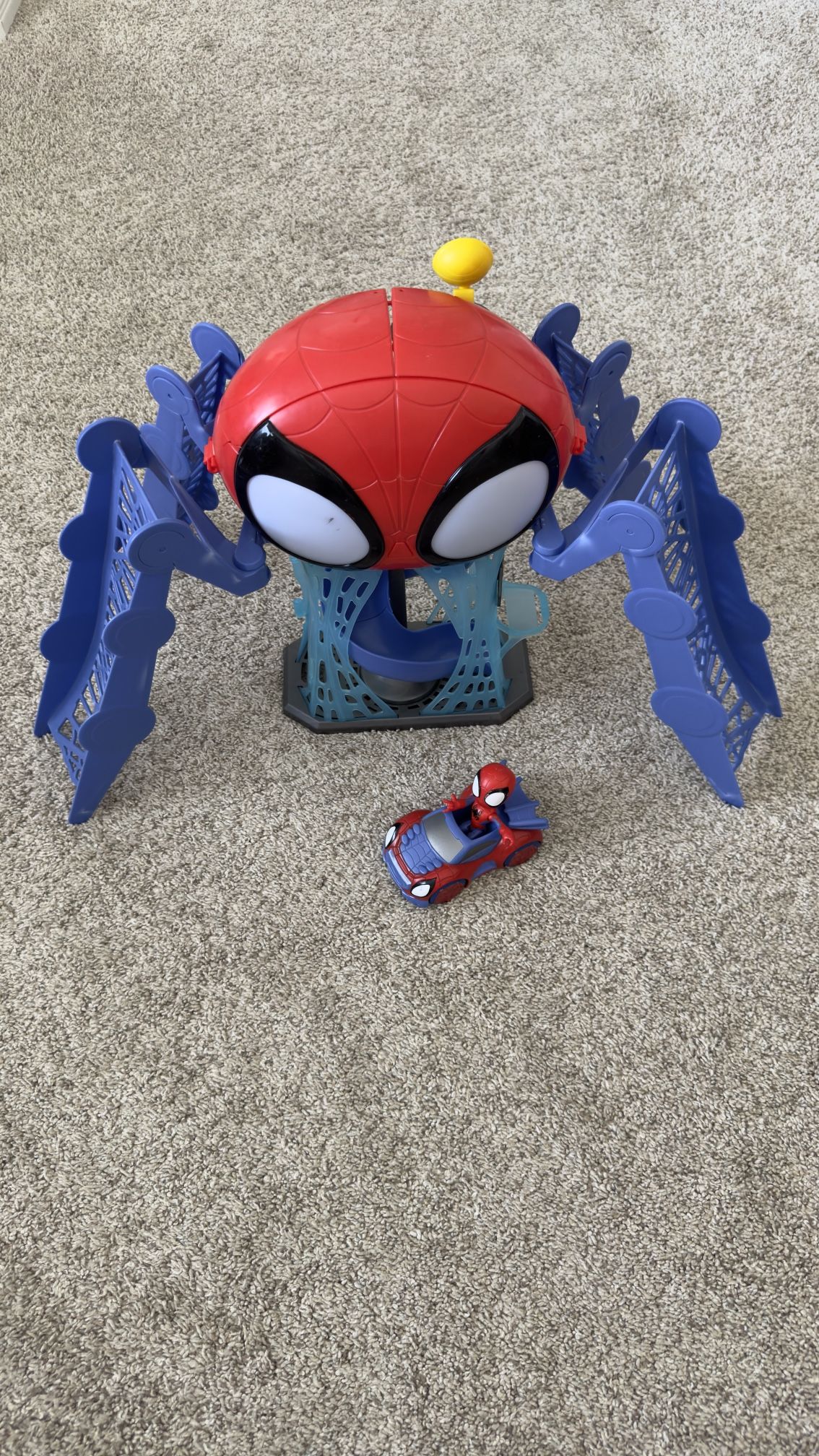 Spidey and His Amazing Friends Marvel Web-Quarters Playset with Lights and Sounds, Includes Spidey Action Figure and Toy Car