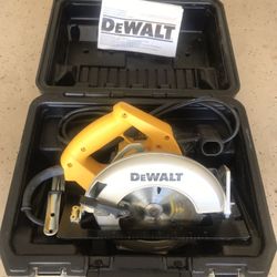 DeWalt corded circular saw w/3 blades