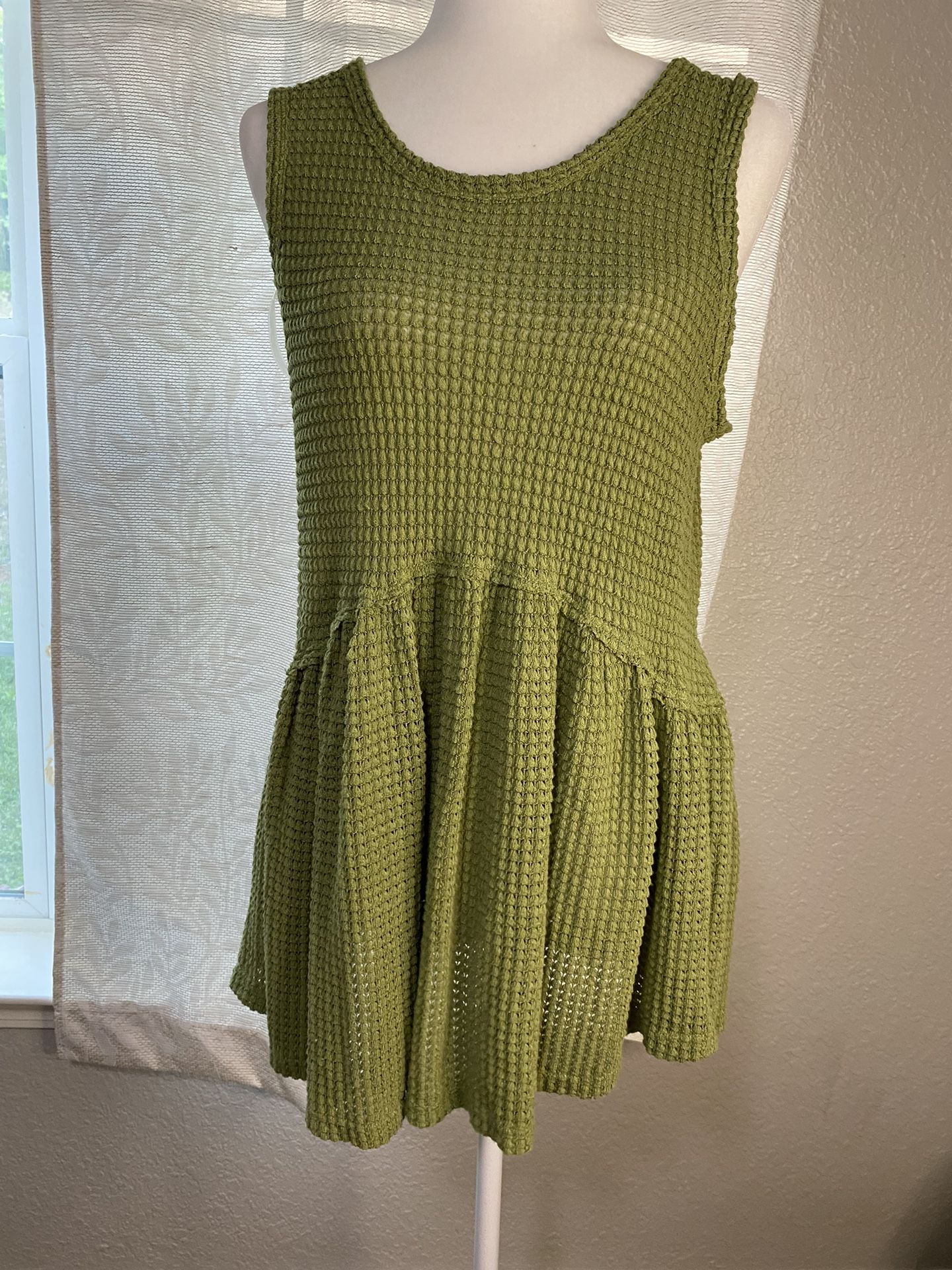 Moss Green Mts Lovely Top Size Large 