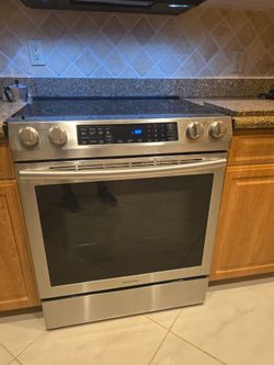 Samsung slide in range. Great condition.