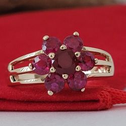 ❤️14k Size 7 Beautiful Solid Yellow Gold Flower-Shaped Rubies Ring!/ Anillo de Oro con Rubíes en forma de Flor! 👌🎁Post Tags: Anillo de Oro