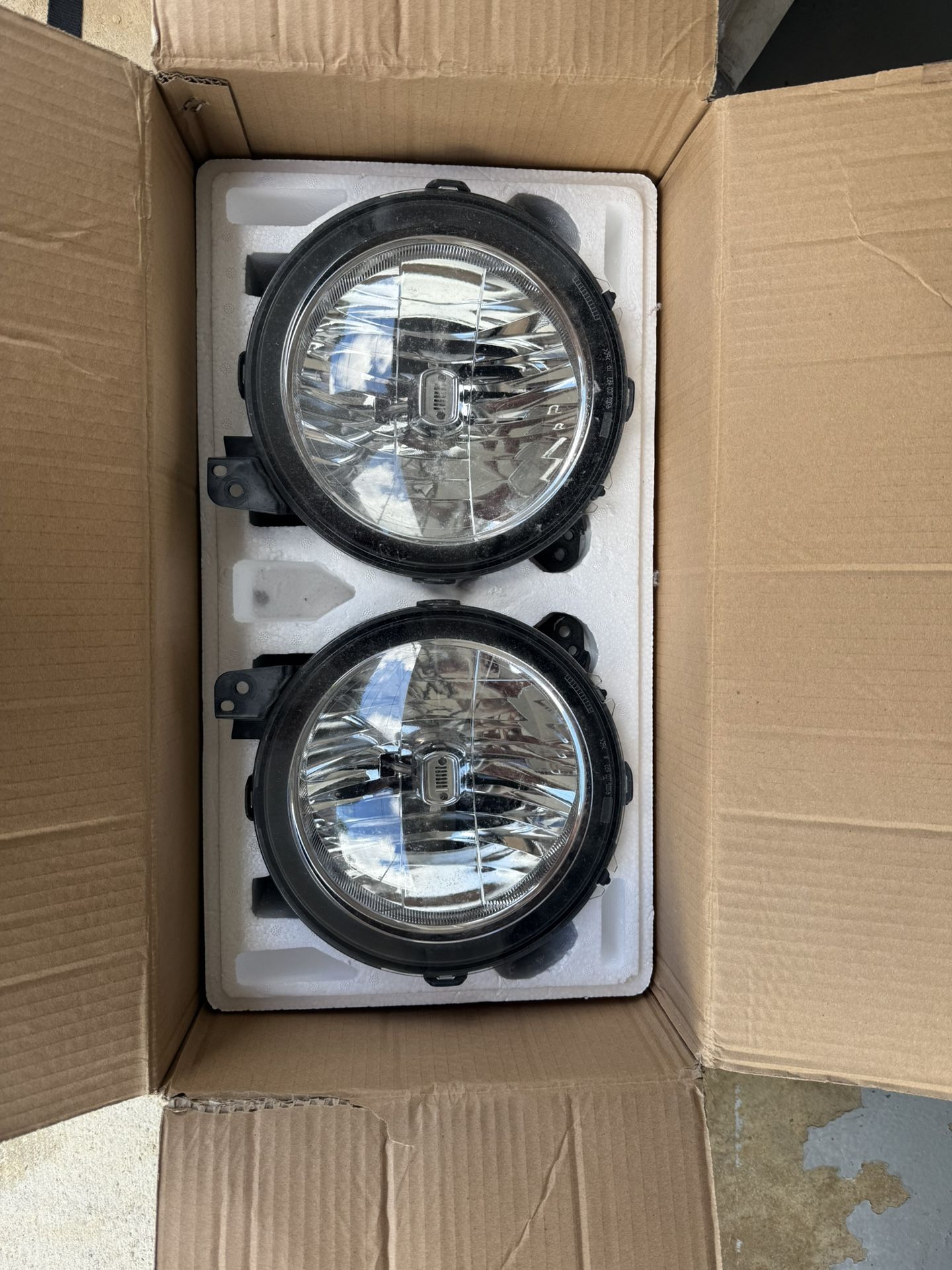 2018-2023 JL Stock Head And Tail Lights