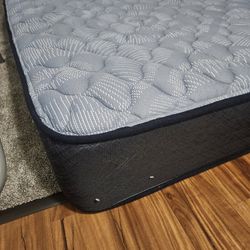 Queen Matters Excellent Like New Super Clean