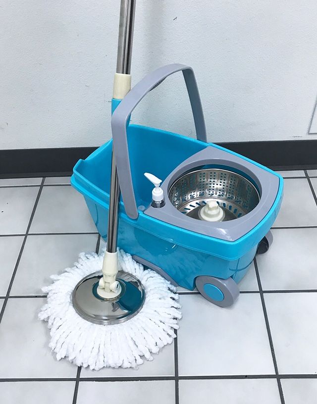 (NEW) $25 each Deluxe Spin Mop with Wheels and Extended Handle with 2x Microfiber Mop Heads