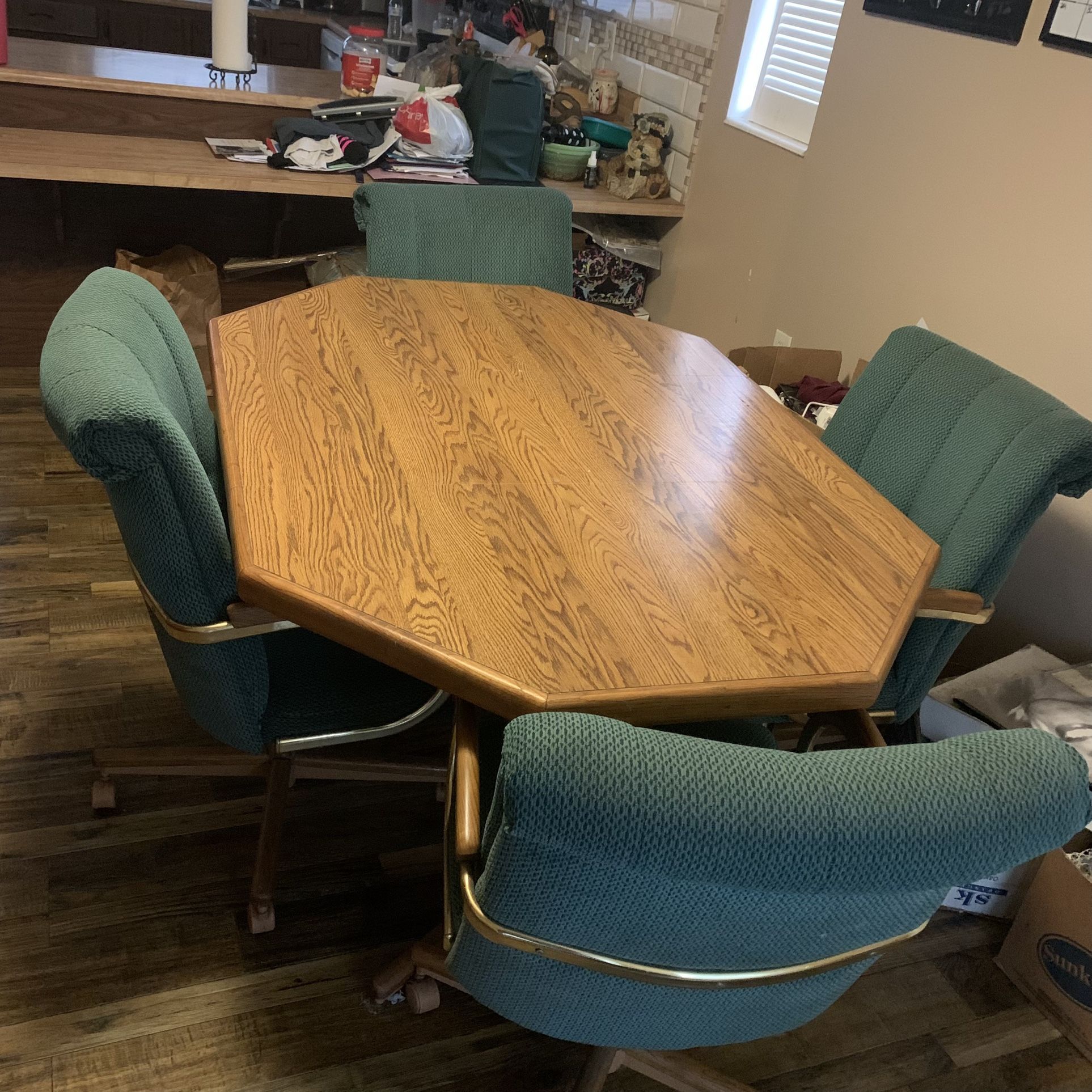 Dining Room Table And 4 chairs 