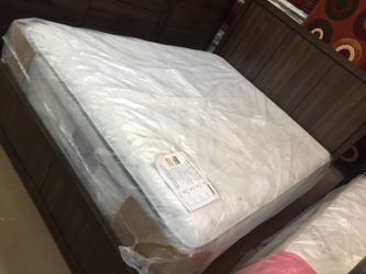 Complete 7pc bedroom set with mattress