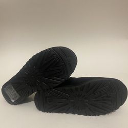 Men’s Ugg’s Slides Size 9