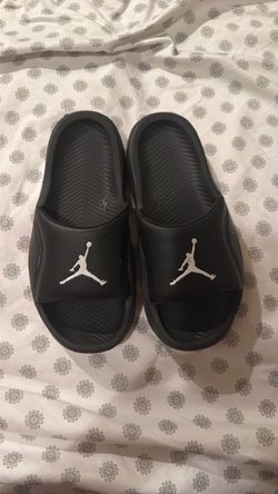 Jordan slides size 5