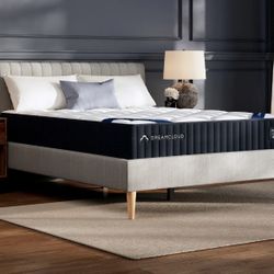 DreamCloud Classic Hybrid Mattress Queen Size +  Bedset 