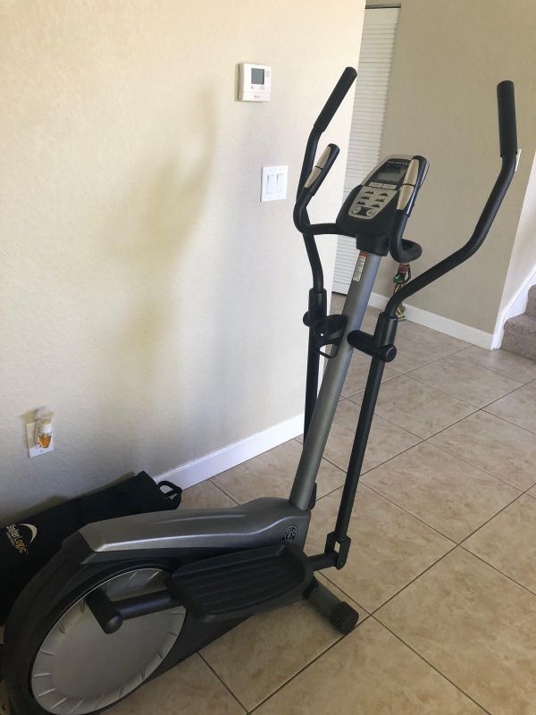 Gold S Gym 310 Elliptical Stride Trainer