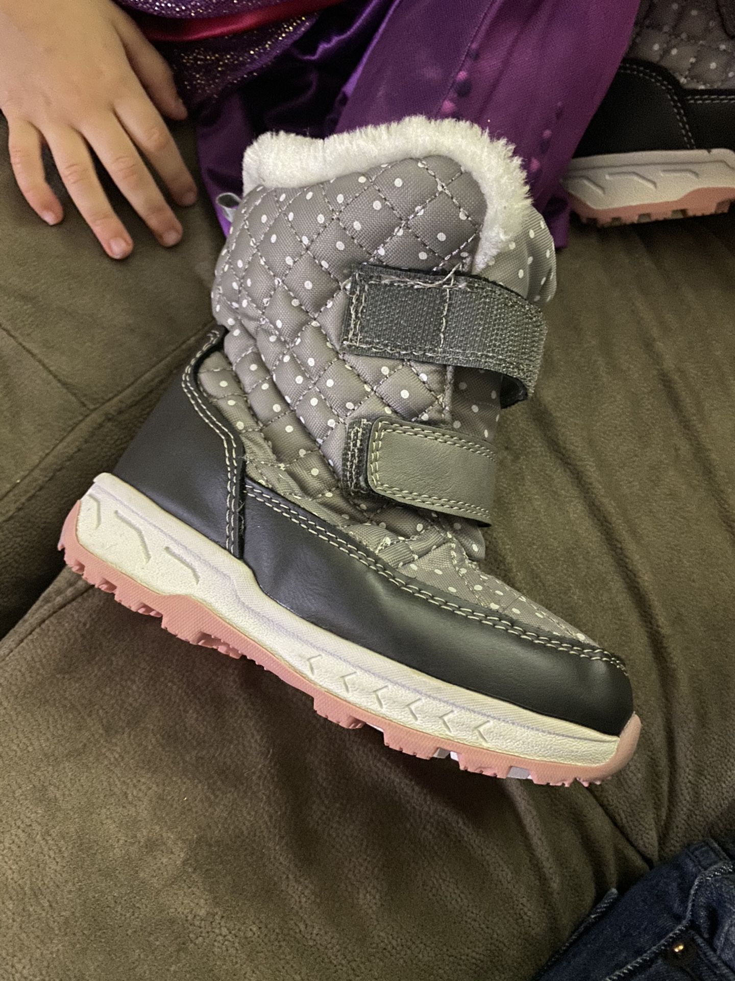 Kids Carter snow boots size 10 toddler