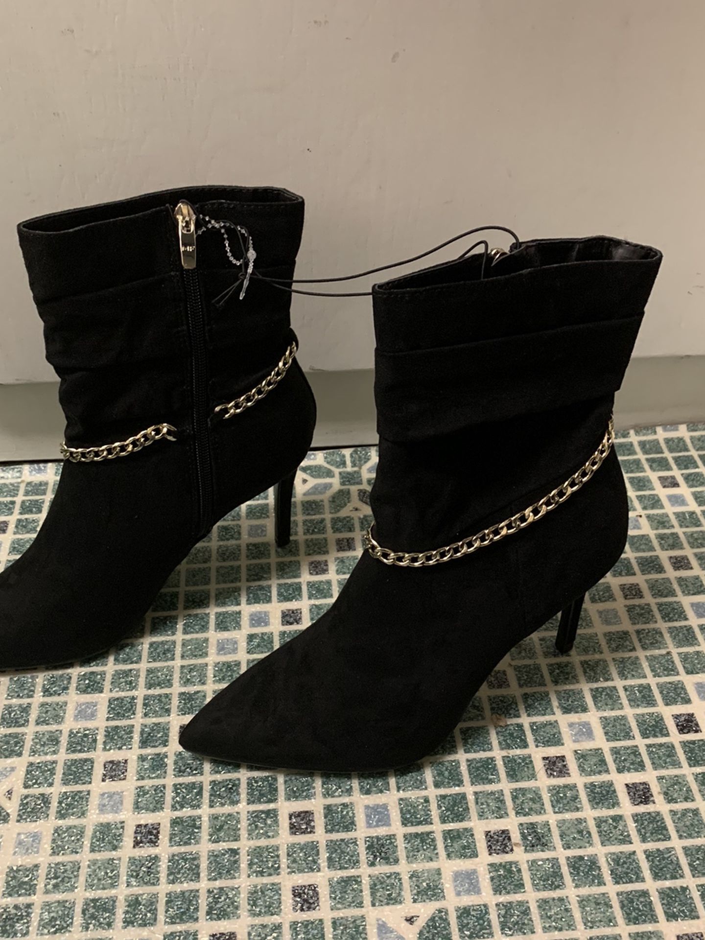 Black Fashion Bootie Size 7.5 (NEW)