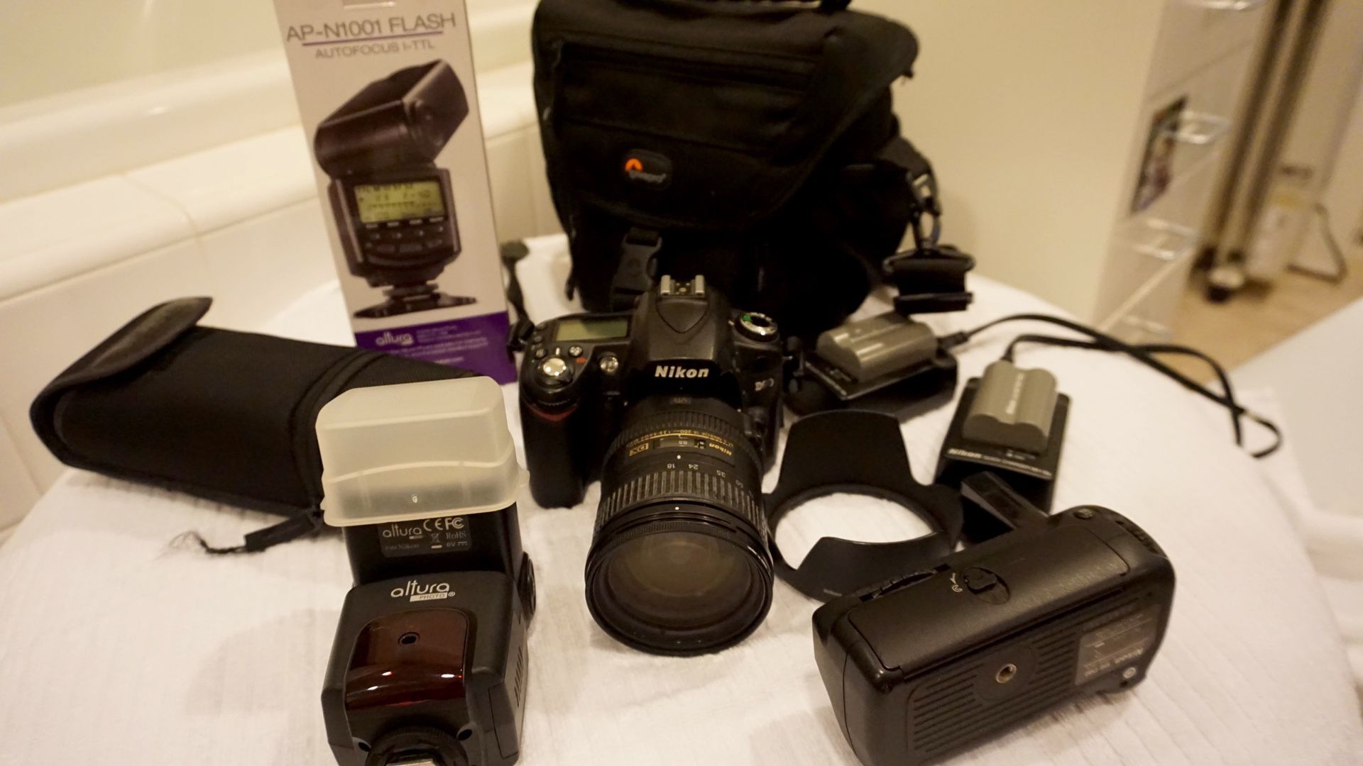 Nikon D90 Photography Bundle (Like New) $200 (OBO)